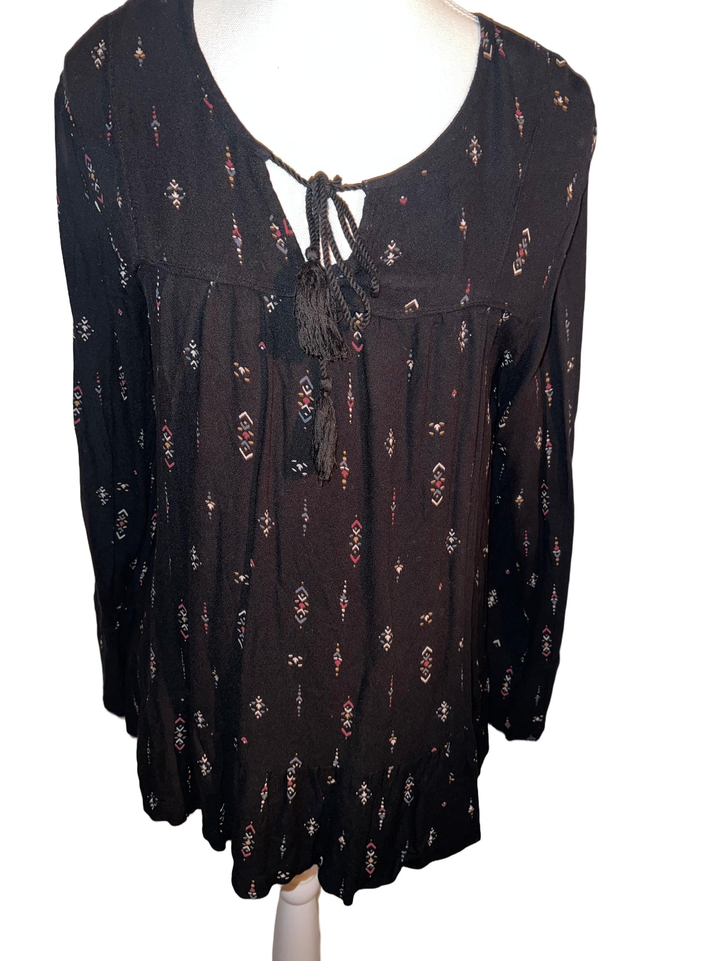 Black Arrow Patterned top