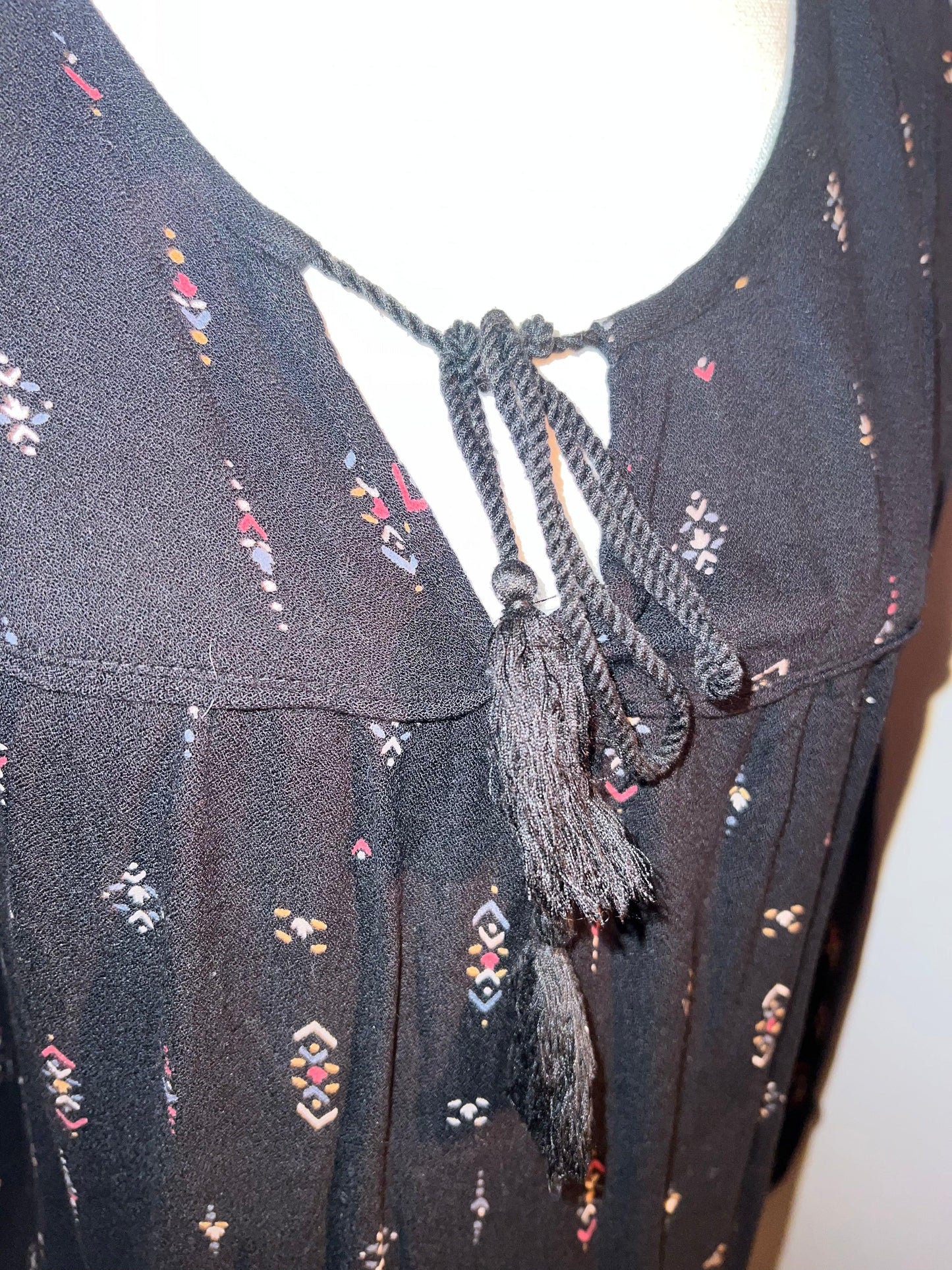 Black Arrow Patterned top
