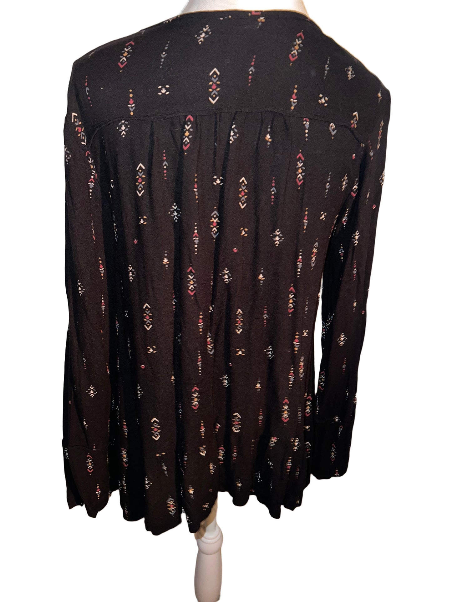 Black Arrow Patterned top