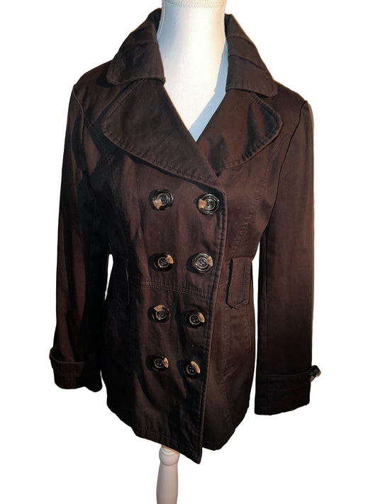 Coat with buttons