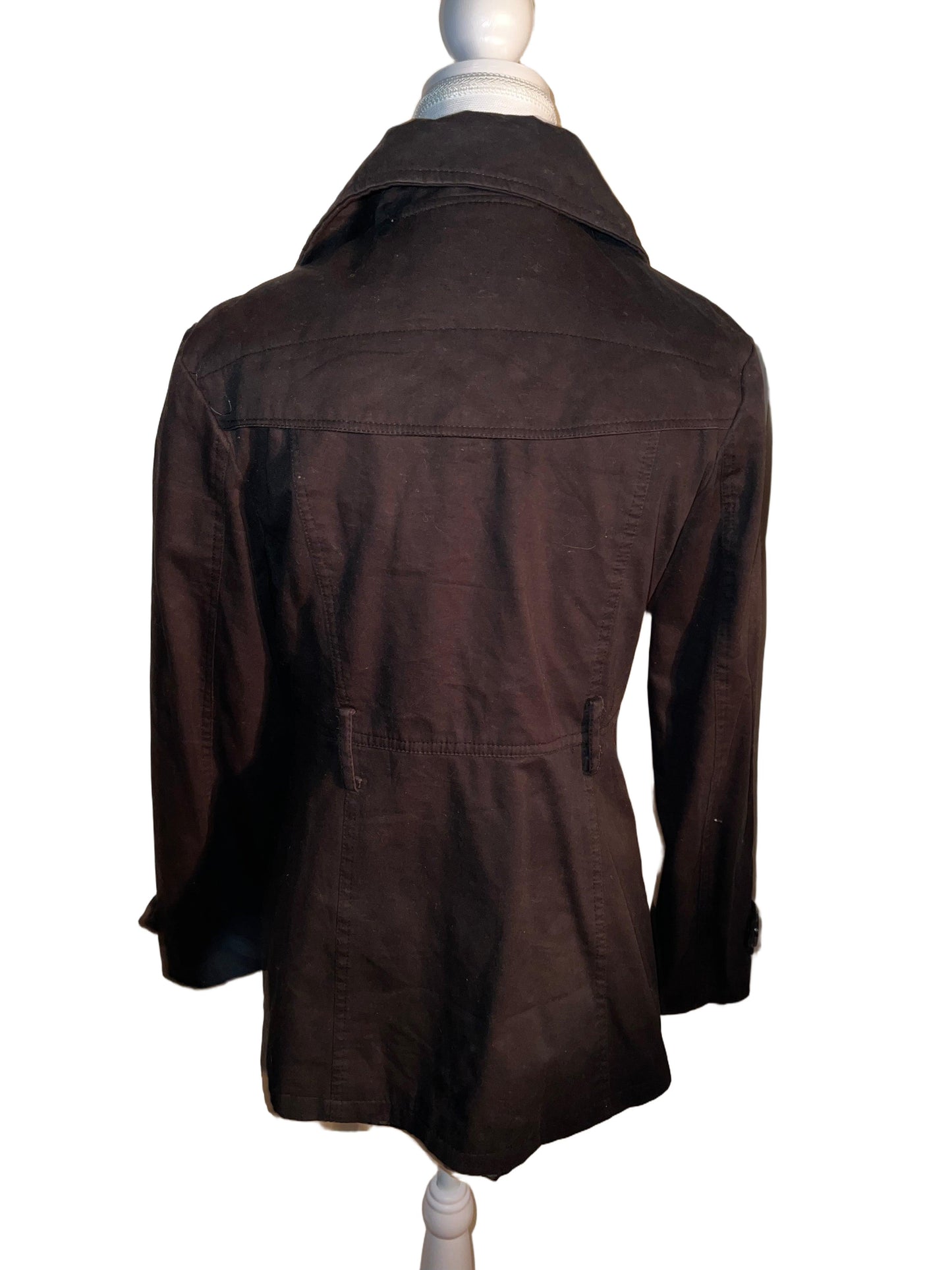 Coat with buttons
