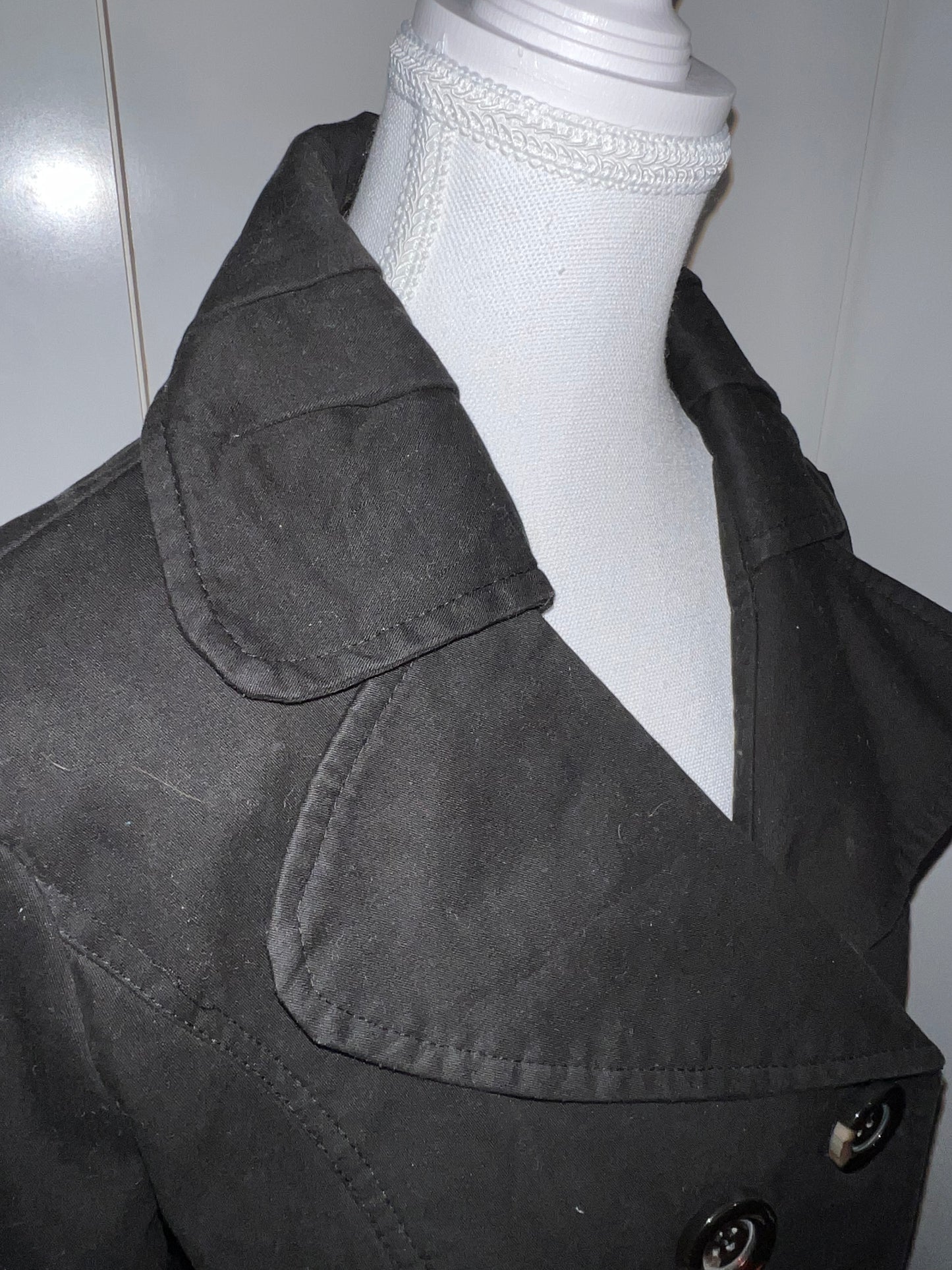 Coat with buttons